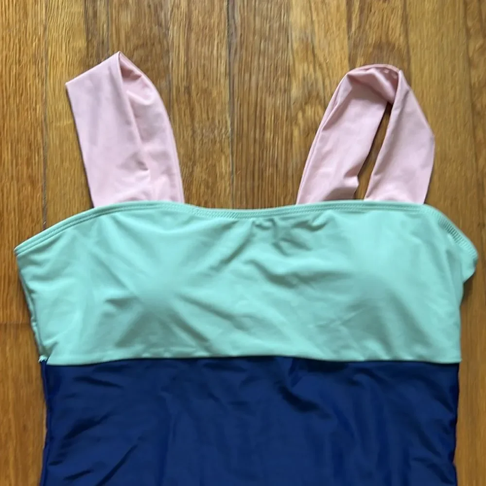 Color block one piece - Picture 2 of 3